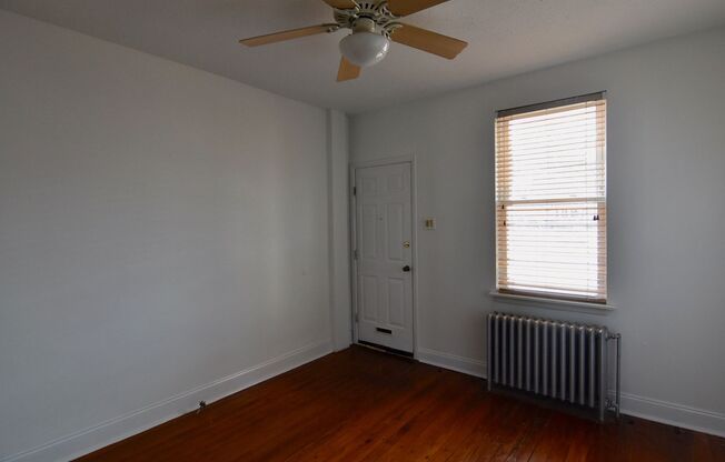 Lovely 2 Bedroom House located in the Fishtown Area - Available this May.