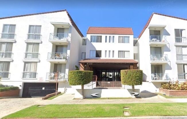 Canterbury Apartments...Newly Remodeled Bedrooms...Modern Flooring...Brand New fixtures...CALL NOW!