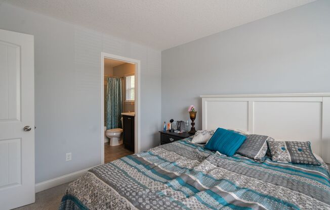 Spacious 4 Bed, 4 Bath Home in HOA Community