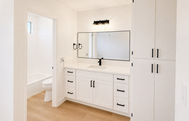 1 bed, 1 bath, 730 sqft, $1,565, Unit 14030 124