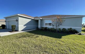 Spacious 3/2 with 2 car garage in Ocala