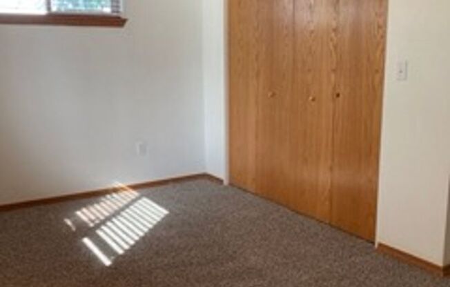 2 beds, 1 bath, $1,400, Unit 308 N. Pierce Rd