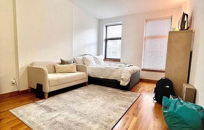 455 W 46 ST