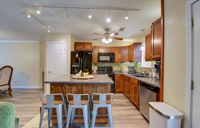 Heart of Auburn! 2 Bedroom Townhouse For Rent