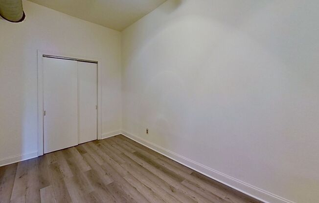 Top Floor North Center One Bed plus Den