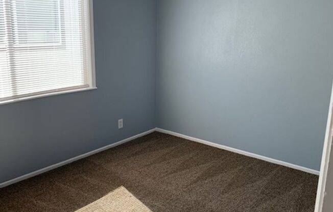 2 beds, 1.5 baths, 1,000 sqft, $1,399, Unit 12