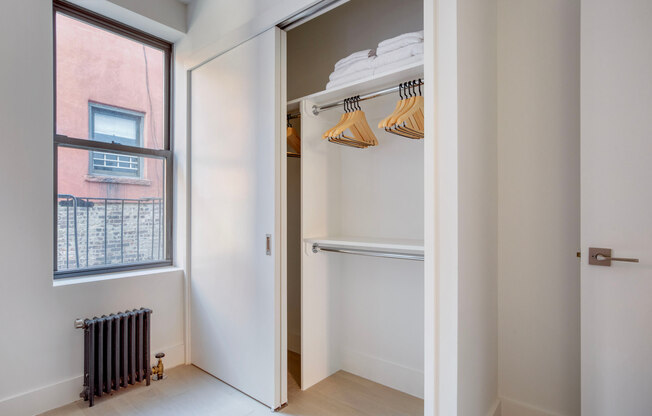 1 bed, 1 bath, 453 sqft, $5,570, Unit 52