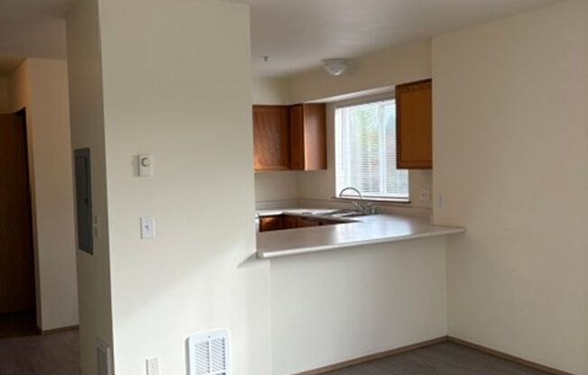 3 beds, 2 baths, 1,002 sqft, $1,800, Unit 63-305