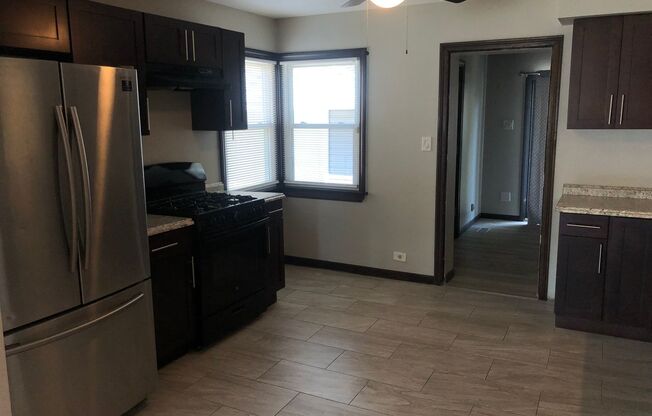 Fresh 3bed/2bath Home Close to Transportation Fenced Backyard