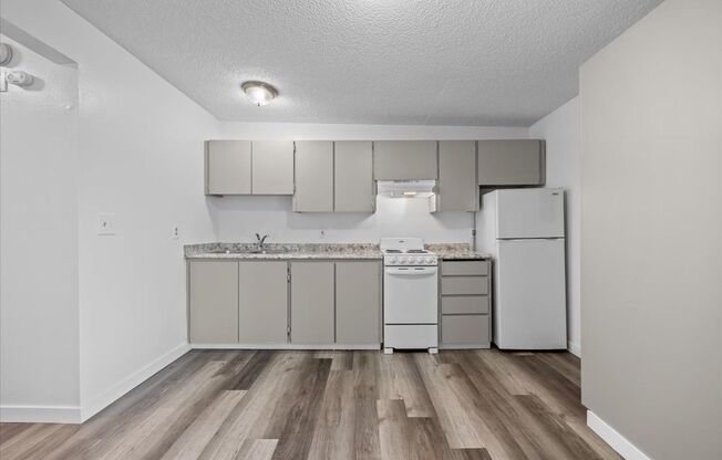 Studio, 1 bath, 475 sqft, $900, Unit 18
