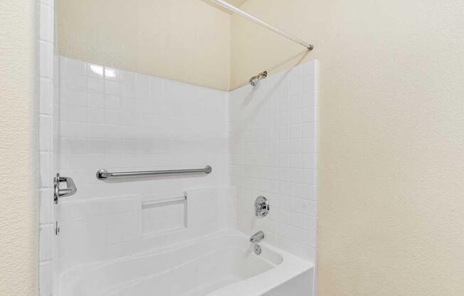 1 bed, 1 bath, 866 sqft, $2,455