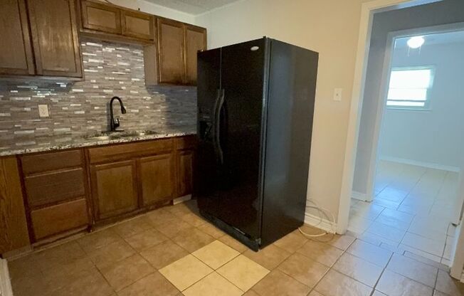 3 beds, 2 baths, $995