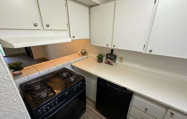 Clearwater Square Apartments in Kennewick, Washington Kitchen