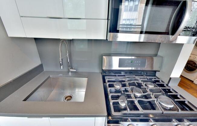 2 beds, 1 bath, $4,995, Unit 4B
