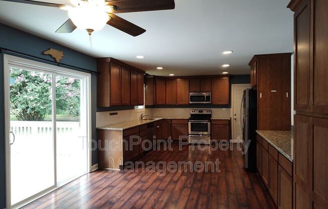 303 CEDARWOOD LN