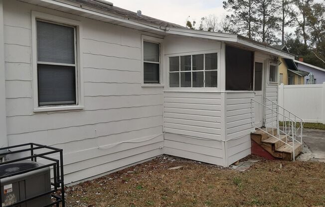 2 beds, 1 bath, $1,175