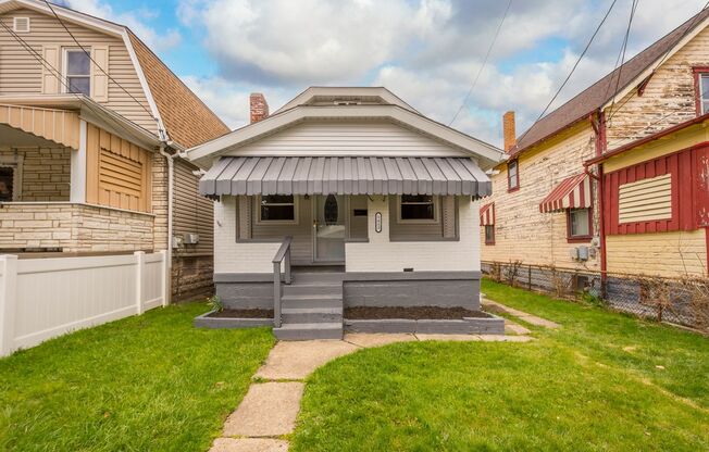 Stunning 2 Bedroom home in McKees Rocks Available Now!