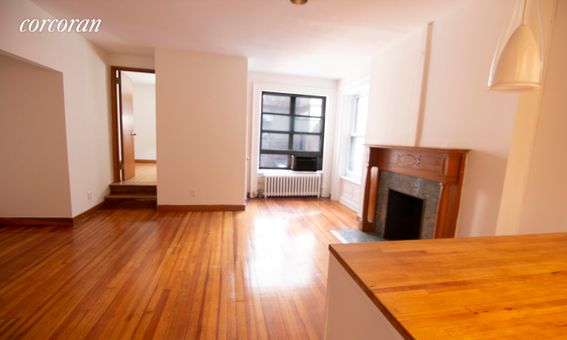 305 W 90 ST
