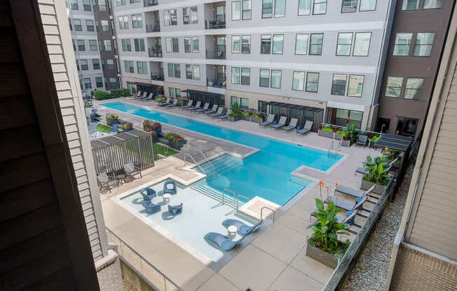 Atlanta, GA apartments | Vinings Lofts and Apartments | swimming pool