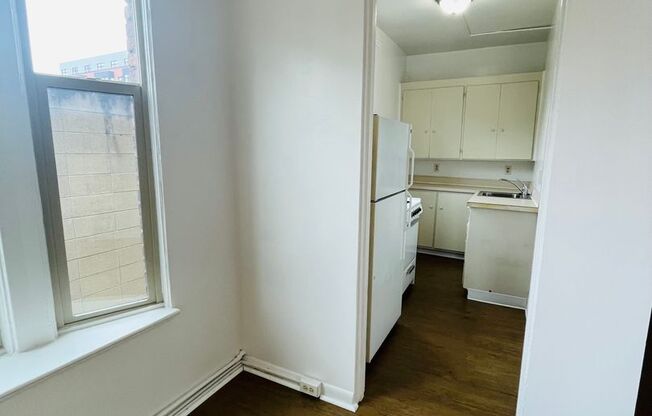 Studio, 1 bath, 450 sqft, $1,450, Unit 318
