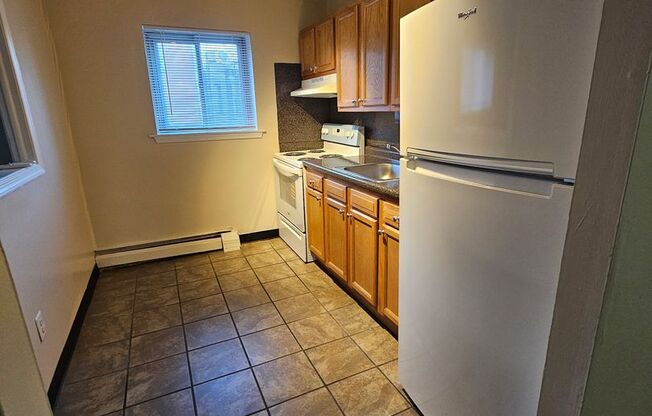 1 bed, 1 bath, 725 sqft, $1,275, Unit H06