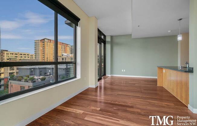 1 bed, 1.5 baths, $2,595