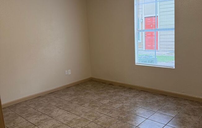 2 beds, 2 baths, 844 sqft, $1,155, Unit 211