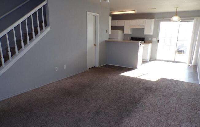 2 beds, 2 baths, 913 sqft, $900