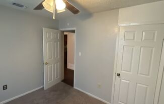 2 beds, 1 bath, 790 sqft, $800, Unit B