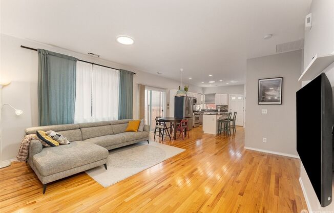 2bd/2ba Maple Valley House