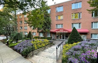 Glover Park Spacious 970 Square Foot Two Bedroom W/All Energy Utilties Included Available Now!