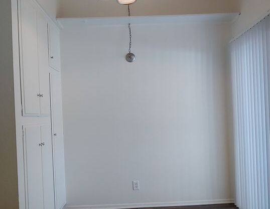 2 beds, 1 bath, 916 sqft, $2,475, Unit 120