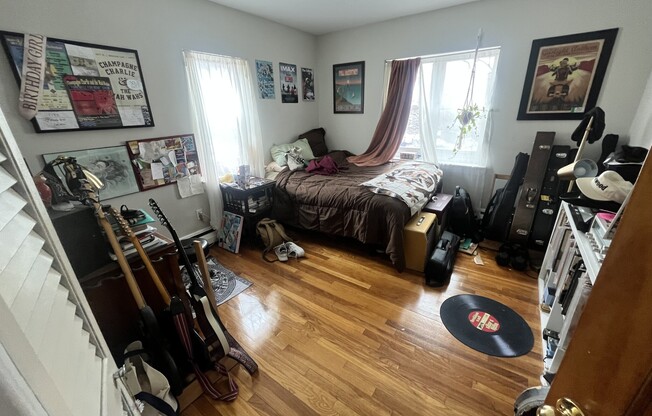 2 beds, 1 bath, $2,940, Unit 3