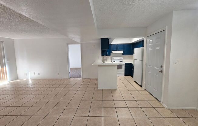 $500 Off First Month! 2 Bed 2 Bath Condo Near Dobson & University with In-Unit W/D