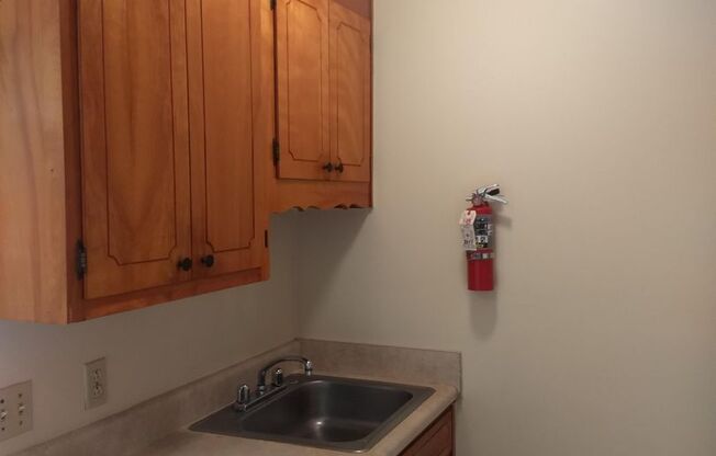 1 bed, 1 bath, $900, Unit 8