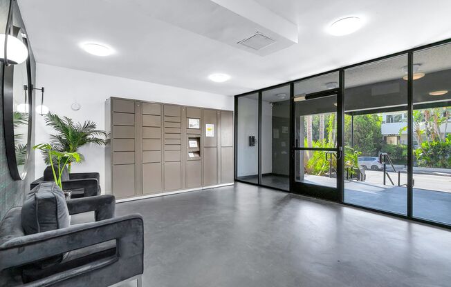 Studio, 1 bath, 390 sqft, $1,900, Unit 306