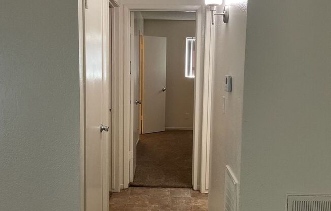 2 beds, 1 bath, 992 sqft, $1,250, Unit 4760-105