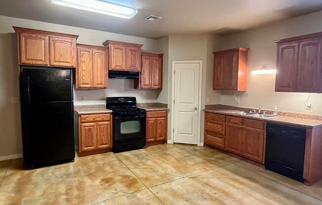 Spacious 2 bed 2 bath in the Plaza District!! Fridge Included!