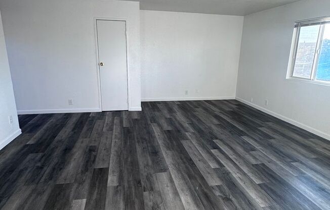 2 beds, 1 bath, 792 sqft, $1,250, Unit 213 E. Foster Street Unit 8