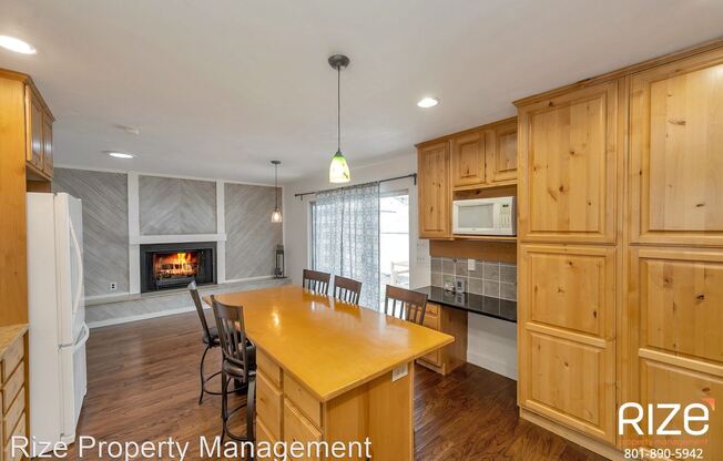 229 E Leslie Ave