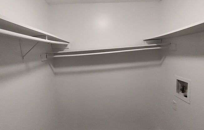 1 bed, 1 bath, 576 sqft, $715, Unit 3631-J