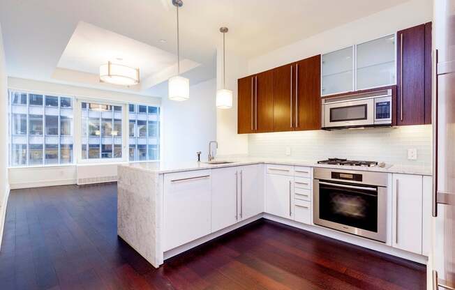 2 beds, 2 baths, $7,700, Unit 9D