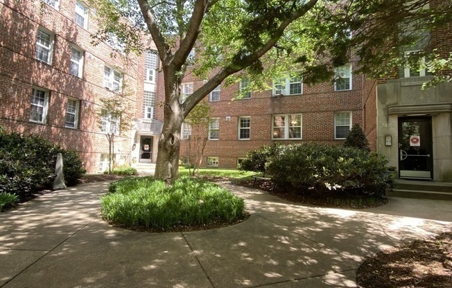 2824 Devonshire Place, NW