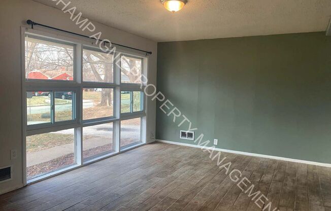 3 beds, 1 bath, $1,300