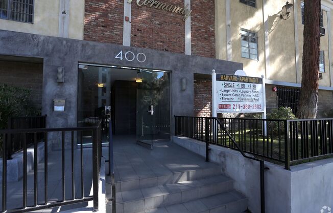 Remodeled apartments *Hardwood Floors* *Intercom* *Garage parking*