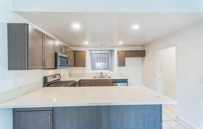 3 Bed / 2.5 Bath Townhome at Vista Palomar!