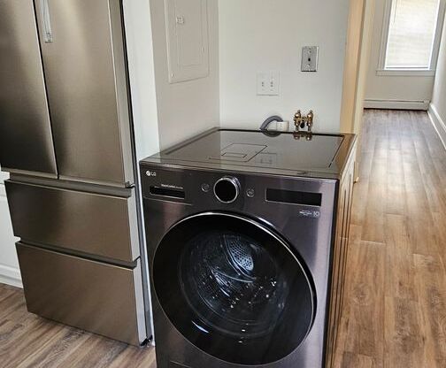 2 beds, 1 bath, 760 sqft, $2,200, Unit 109 S #1
