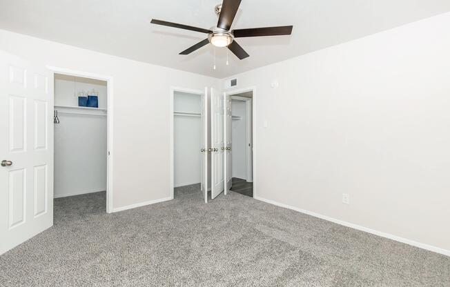 2 beds, 1 bath, 889 sqft, $1,000