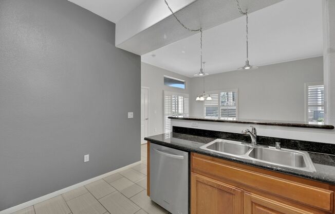 2 beds, 2 baths, $1,600, Unit # 1004