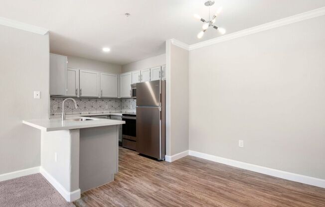 2 beds, 2 baths, 972 sqft, $1,599, Unit 320